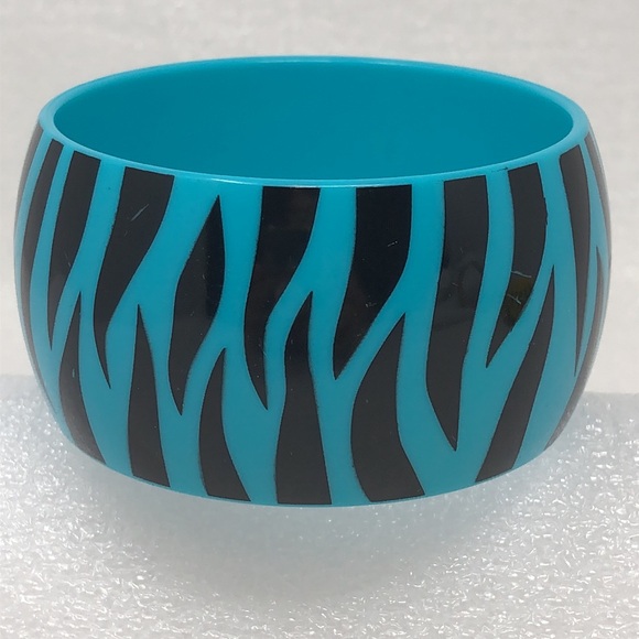 Vintage Bangle Bracelet Set Blue Yellow Black Zebra Print Lucite Chunky 80s 90s - Picture 4 of 14